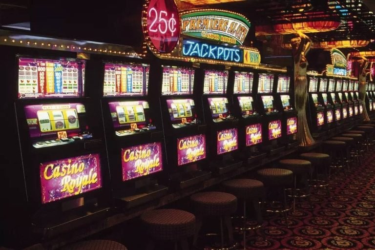 Tampilan interface Hacksaw Gaming Hacksaw slot interface